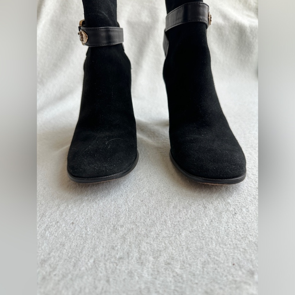 Tory Burch Robynne Black Suede Heel Boots‎ with Gold Buckle Size 8 M - Picture 7 of 12